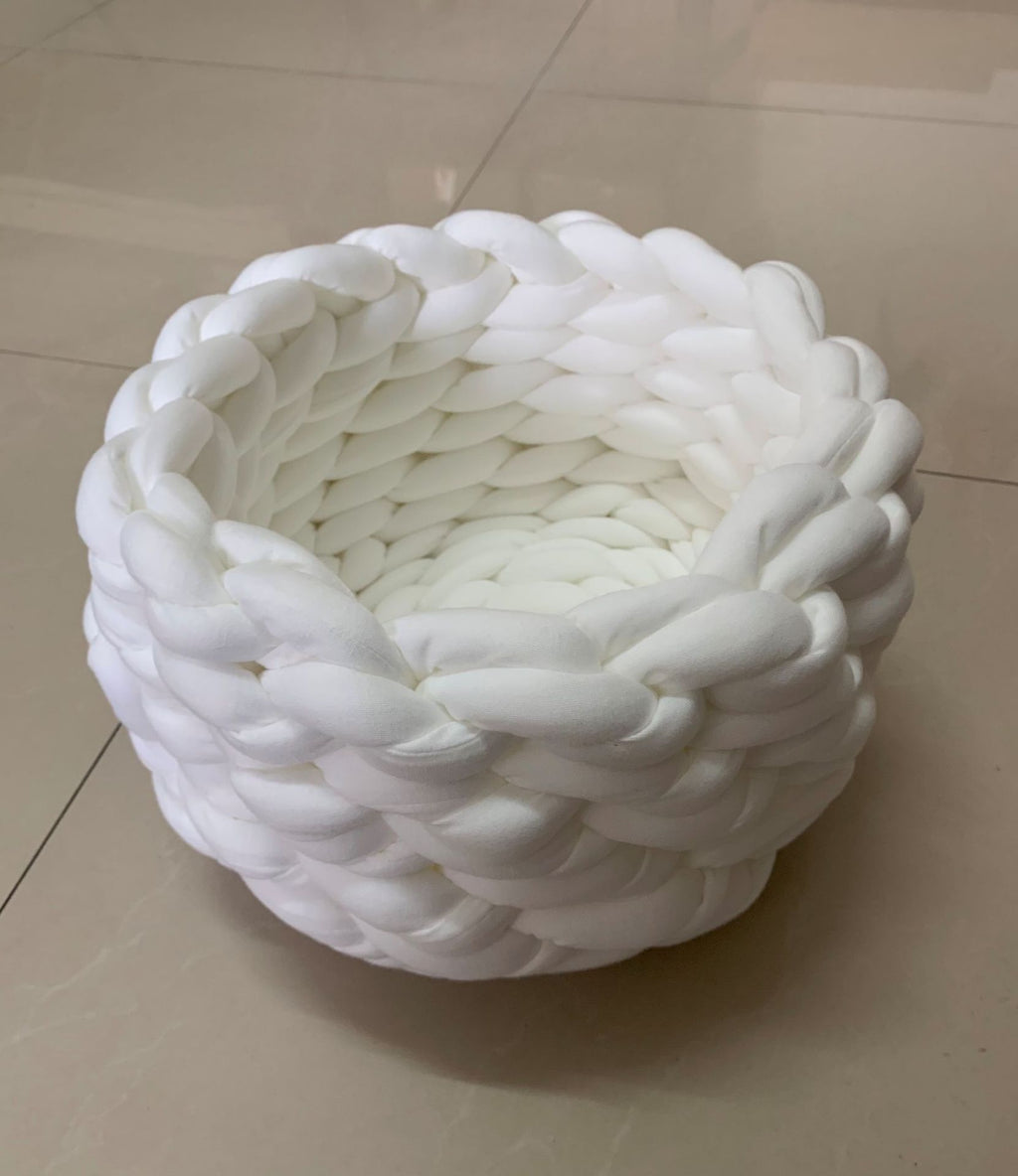 Soft Round Cat Sleeping Basket – Warm & Cozy Pet Bed