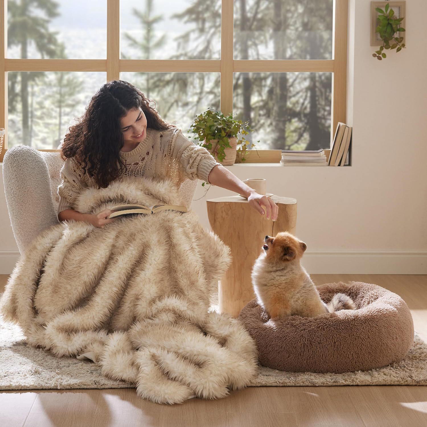 Fluffy Round Pet Bed – Soft Plush with Non-Slip Bottom